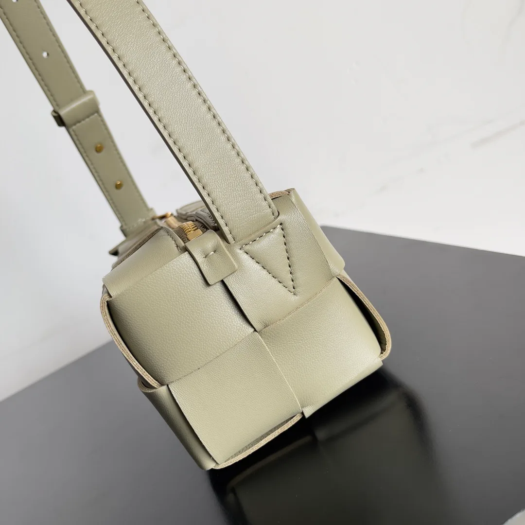 Классические Сумки Женские Bottega Veneta 18161099