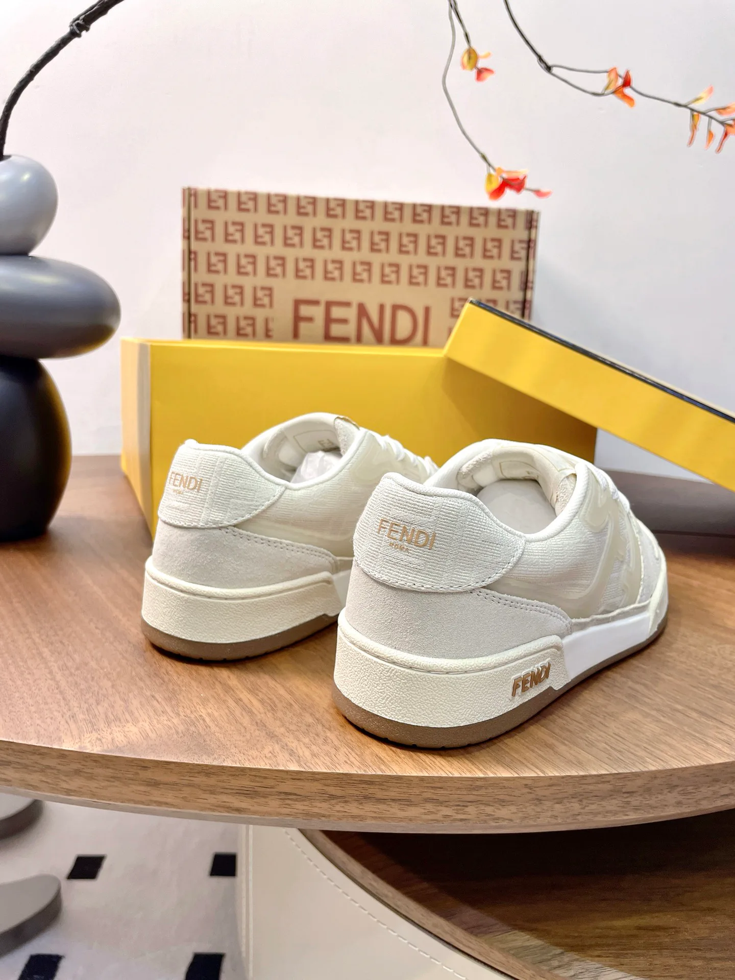 Кроссовки Женские Fendi 17957348