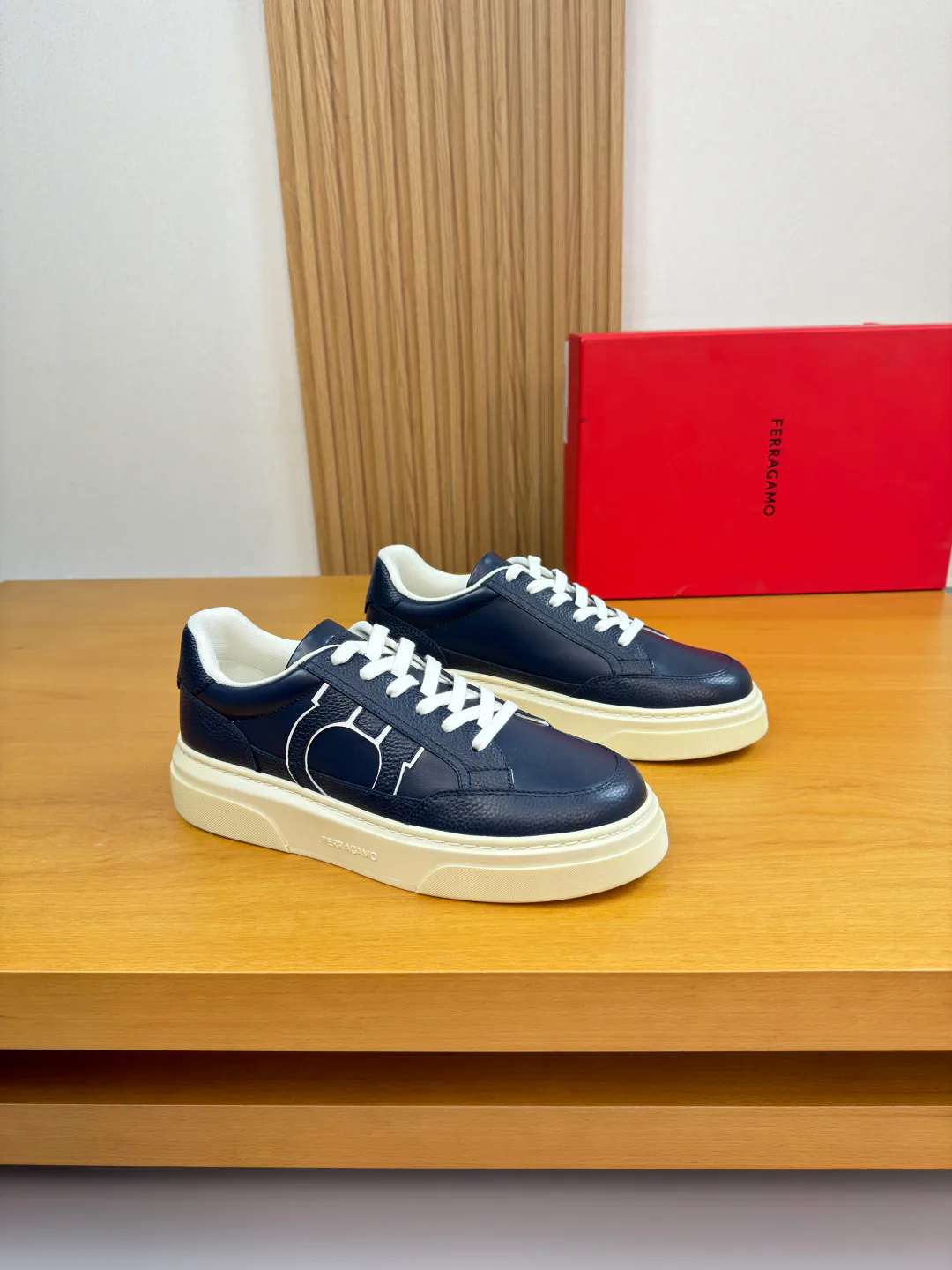 Кроссовки Женские Salvatore Ferragamo 11874844