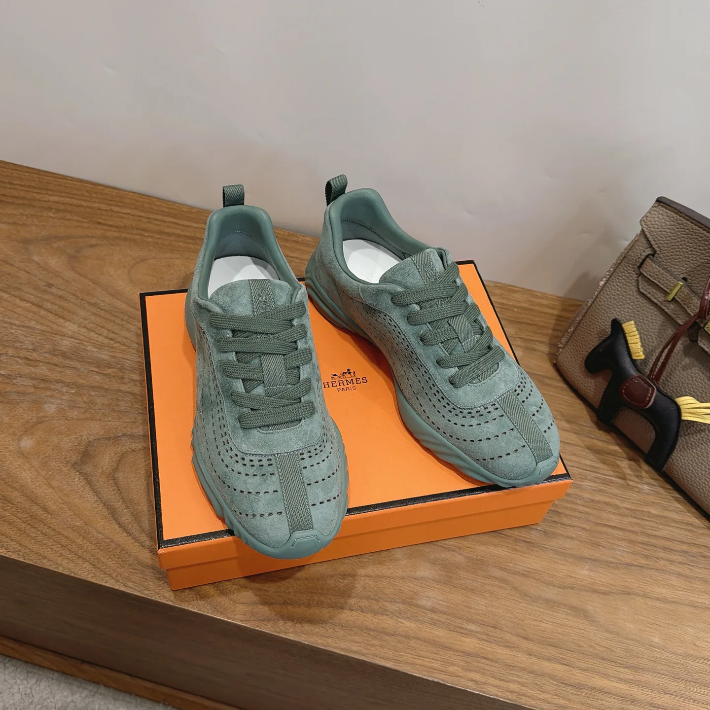 Кроссовки Женские Hermes 18230947