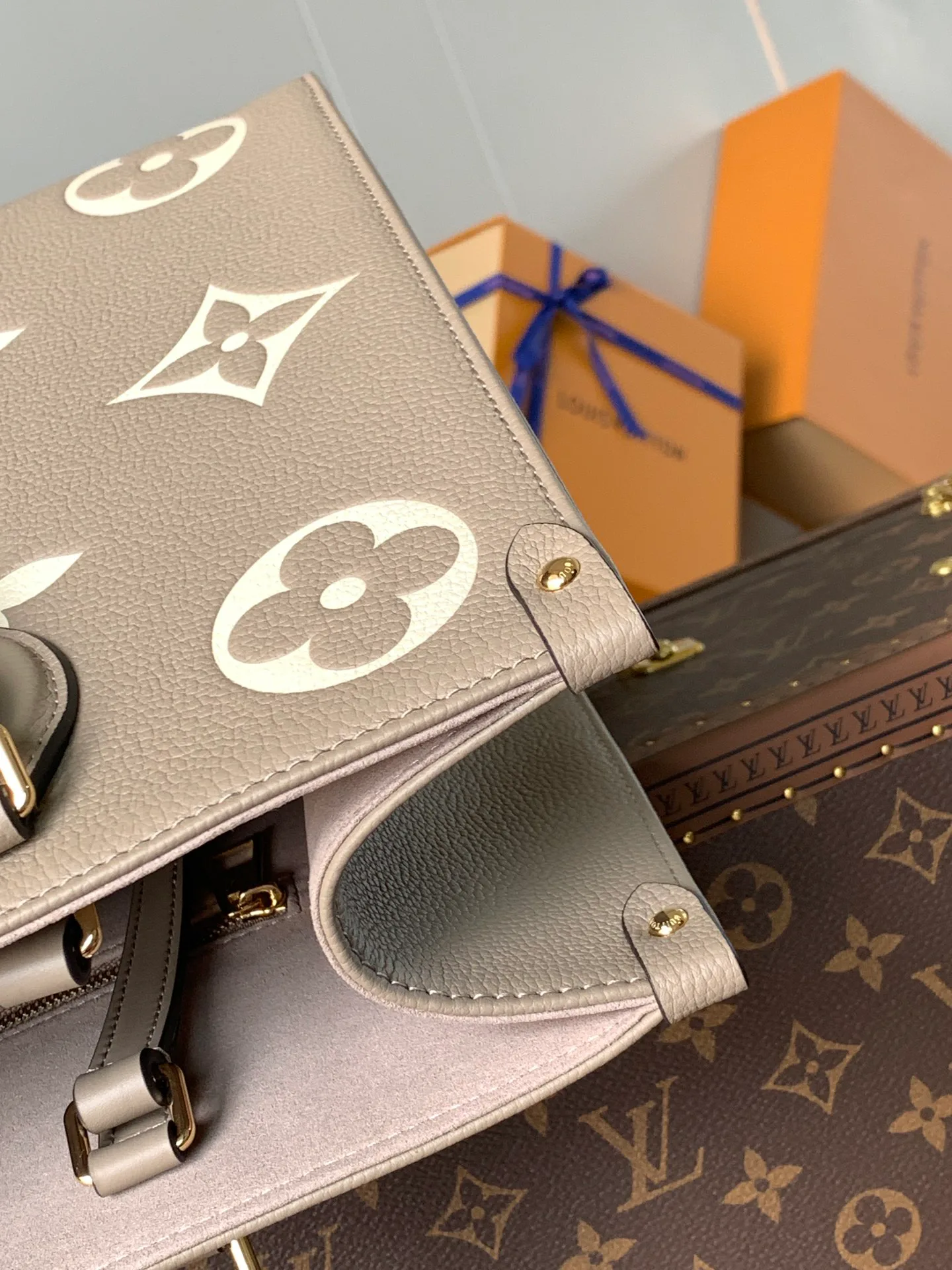 Классические Сумки Женские Louis Vuitton 18148126