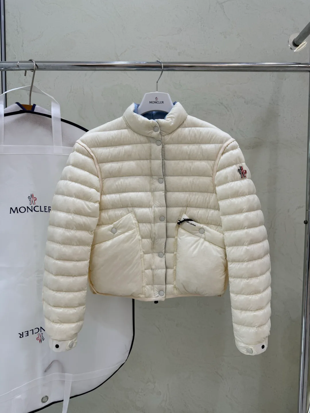 Куртки И Пуховики Женские Moncler 17918896