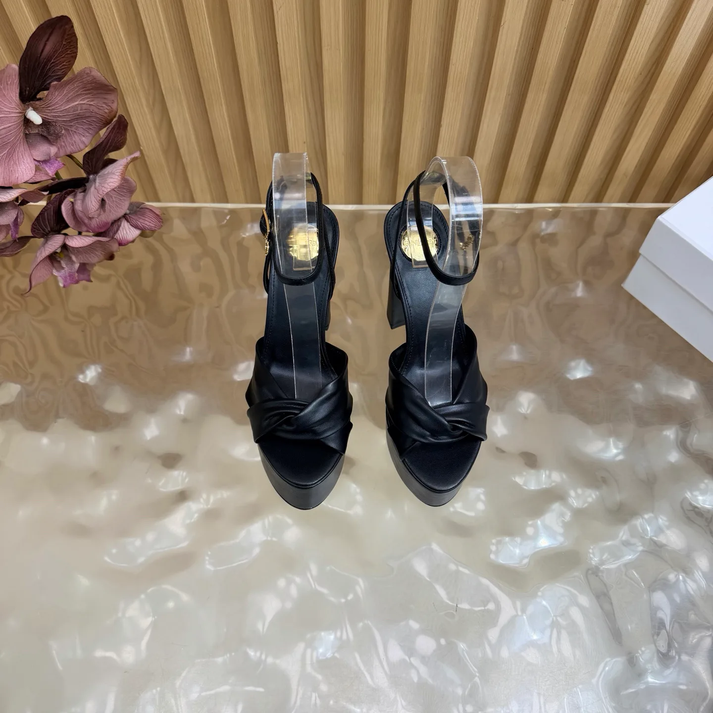 Босоножки Женские Saint Laurent 18235636