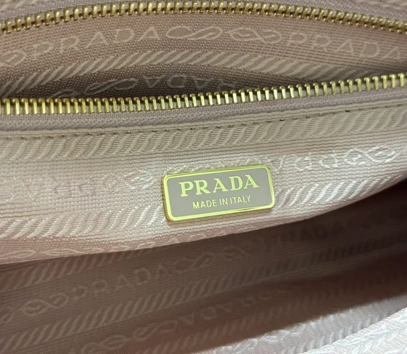 Классические Сумки Женские Prada 11462487