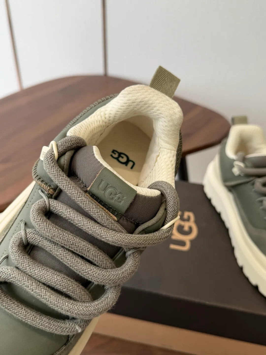 Кроссовки Женские Ugg 18796507