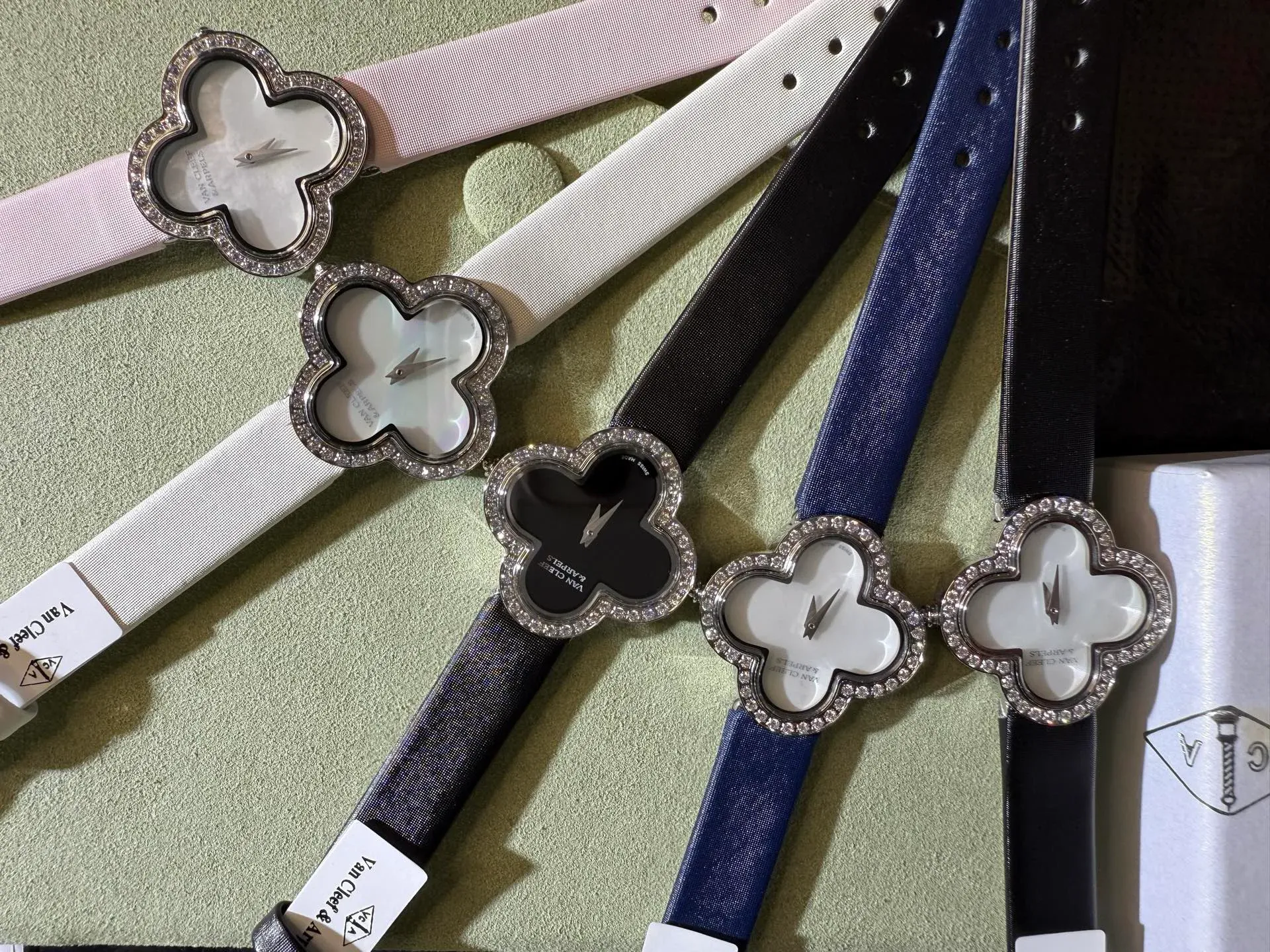 Часы Женские Van Cleef & Arpels 1847499