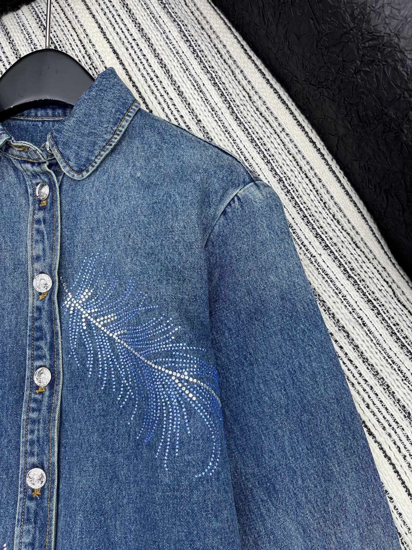 Куртки И Пуховики Женские Chanel 34671