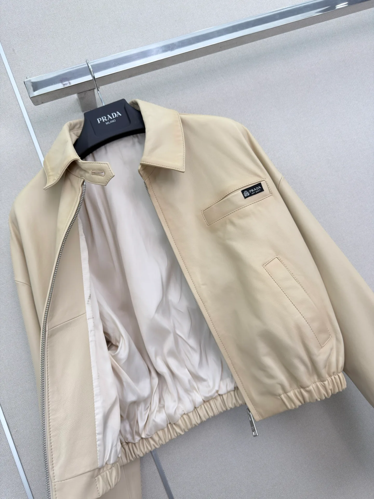 Кожаные Куртки И Дублёнки Женские Prada 18173057