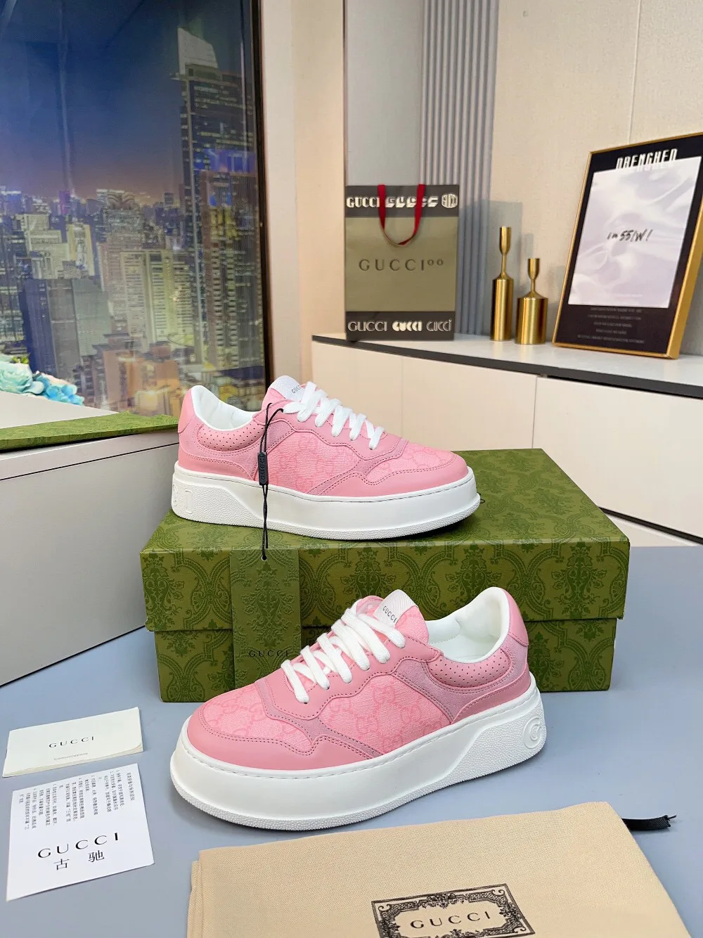 Кроссовки Женские Gucci 18369650