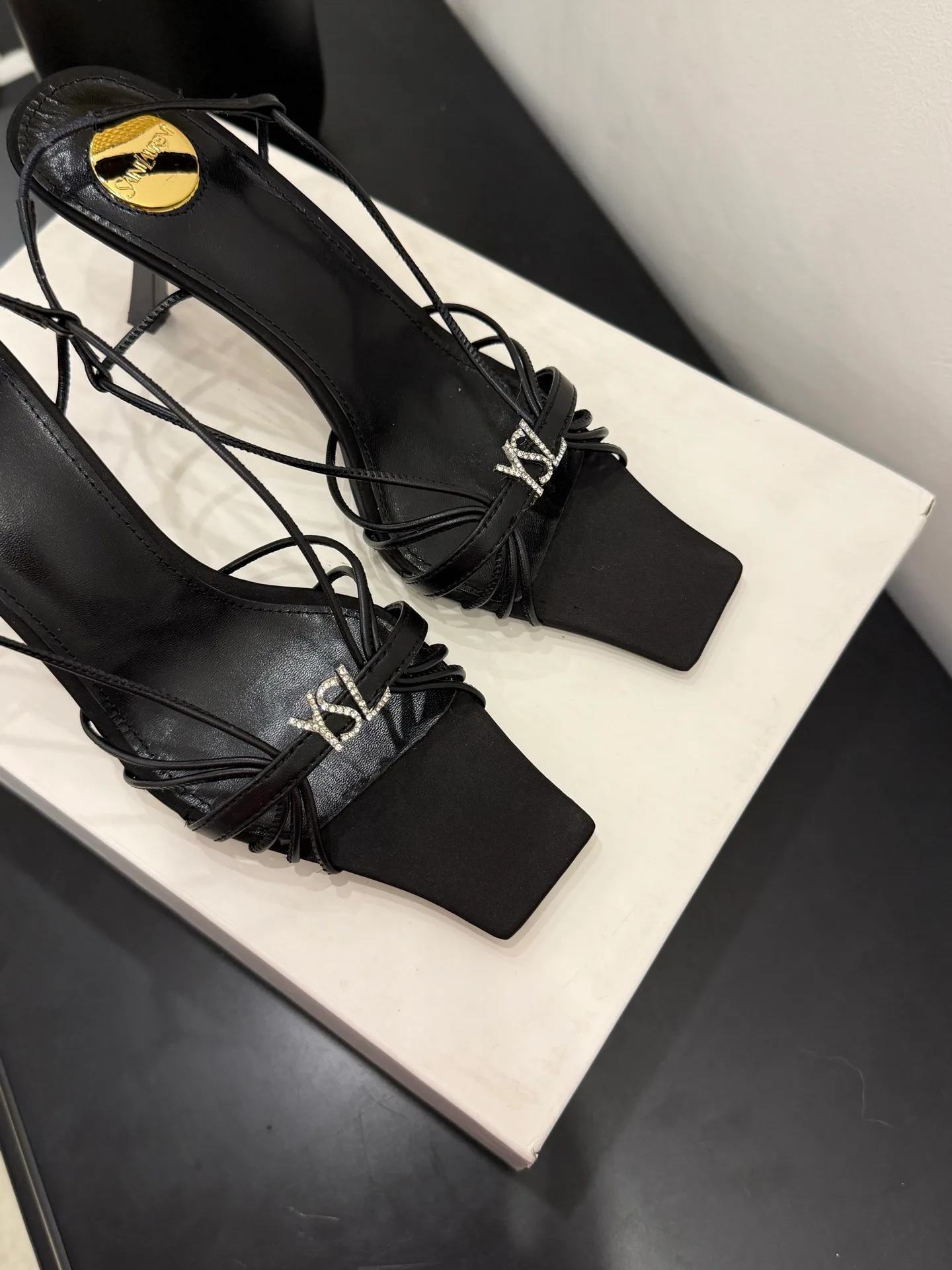 Босоножки Женские Saint Laurent 11739349