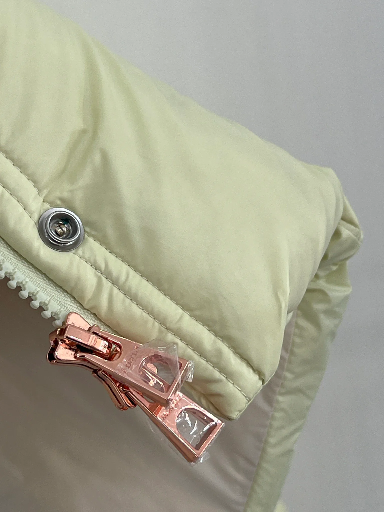 Куртки И Пуховики Женские Moncler 18416182