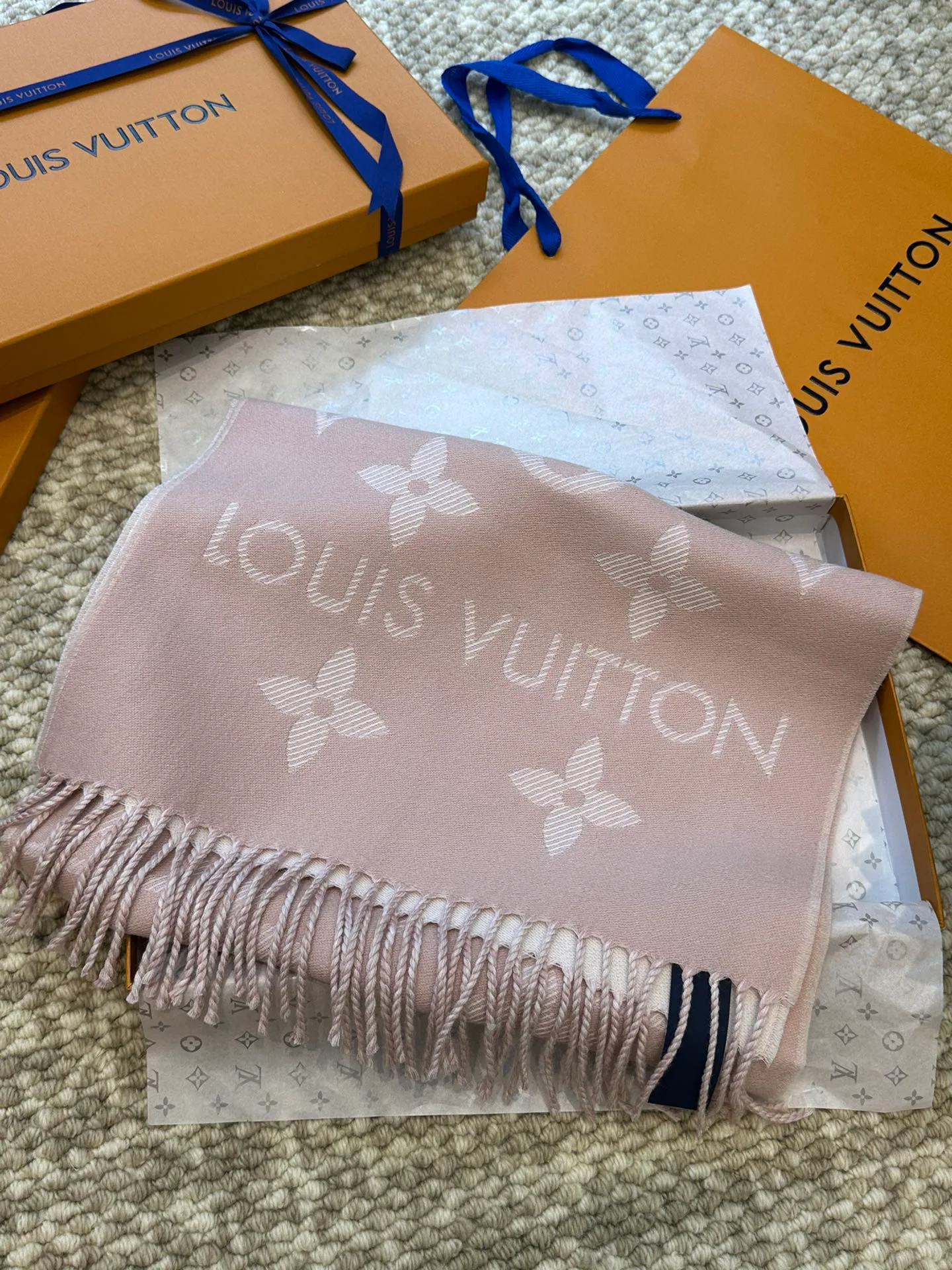 Шарфы Louis Vuitton 240443