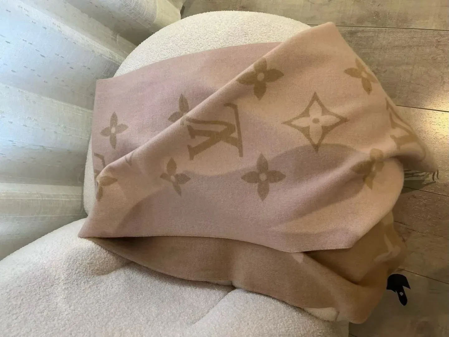 Шарфы Louis Vuitton 1020592