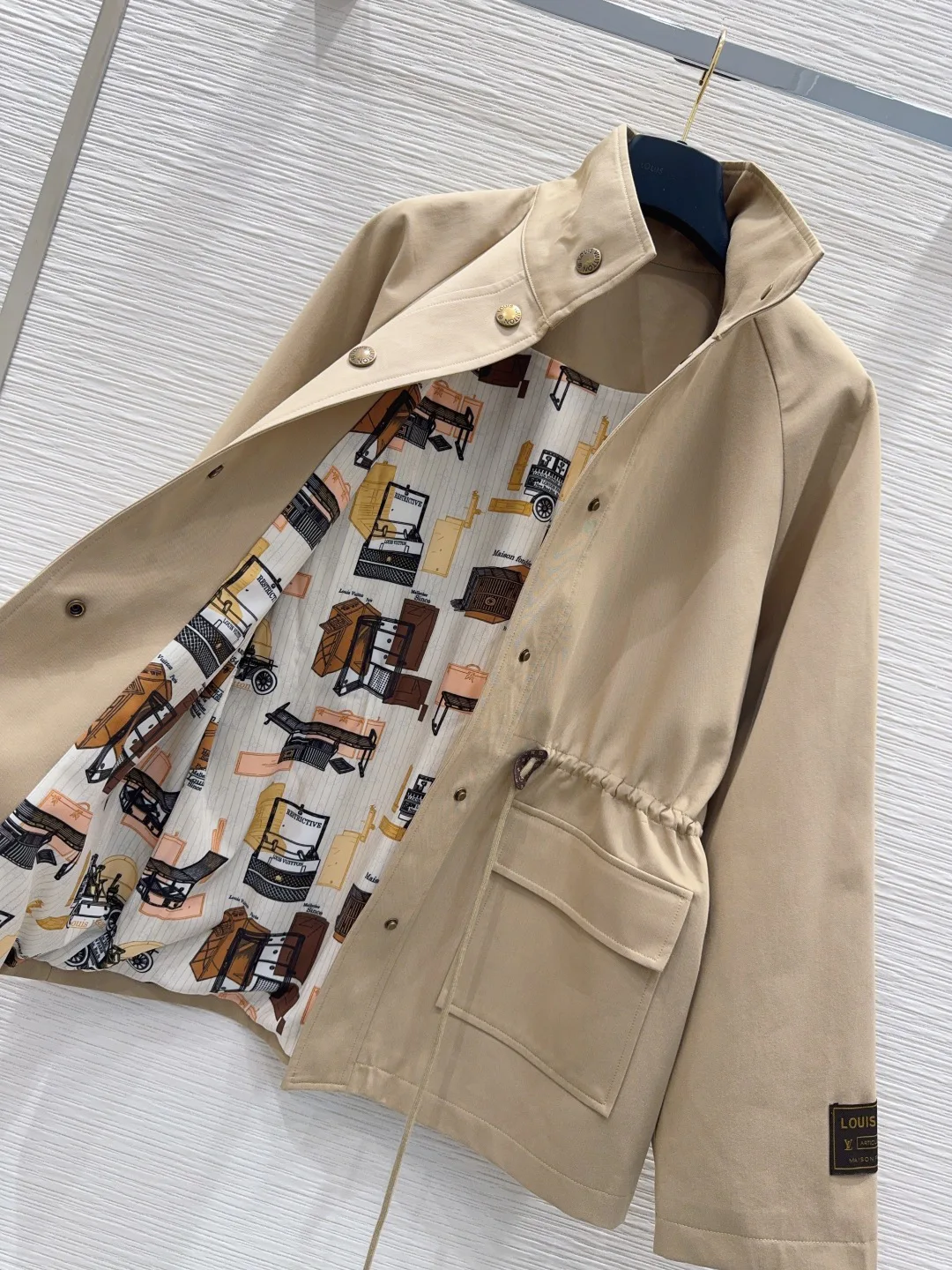 Куртки И Пуховики Женские Louis Vuitton 19689007