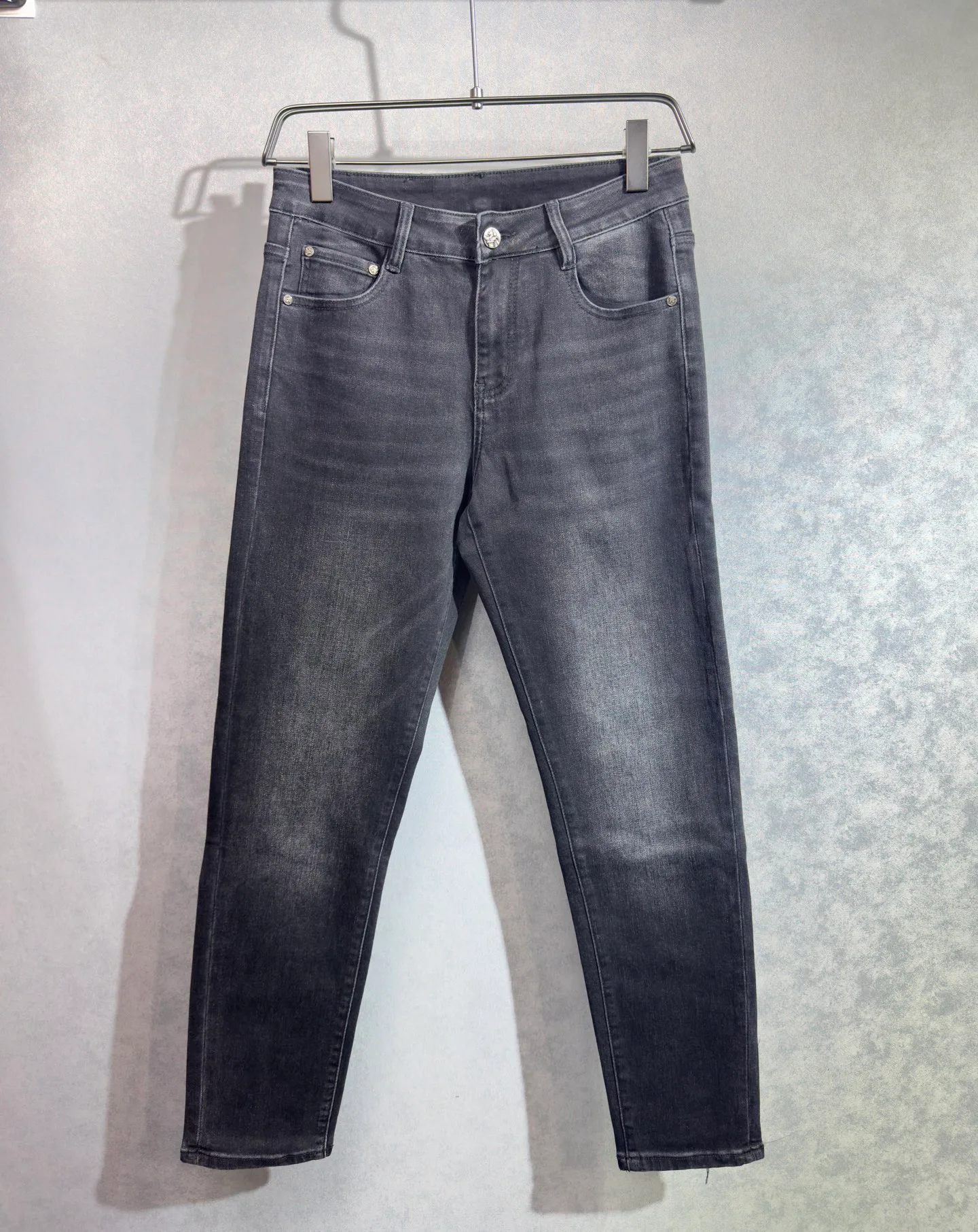 Джинсы Мужские Burberry 18098368