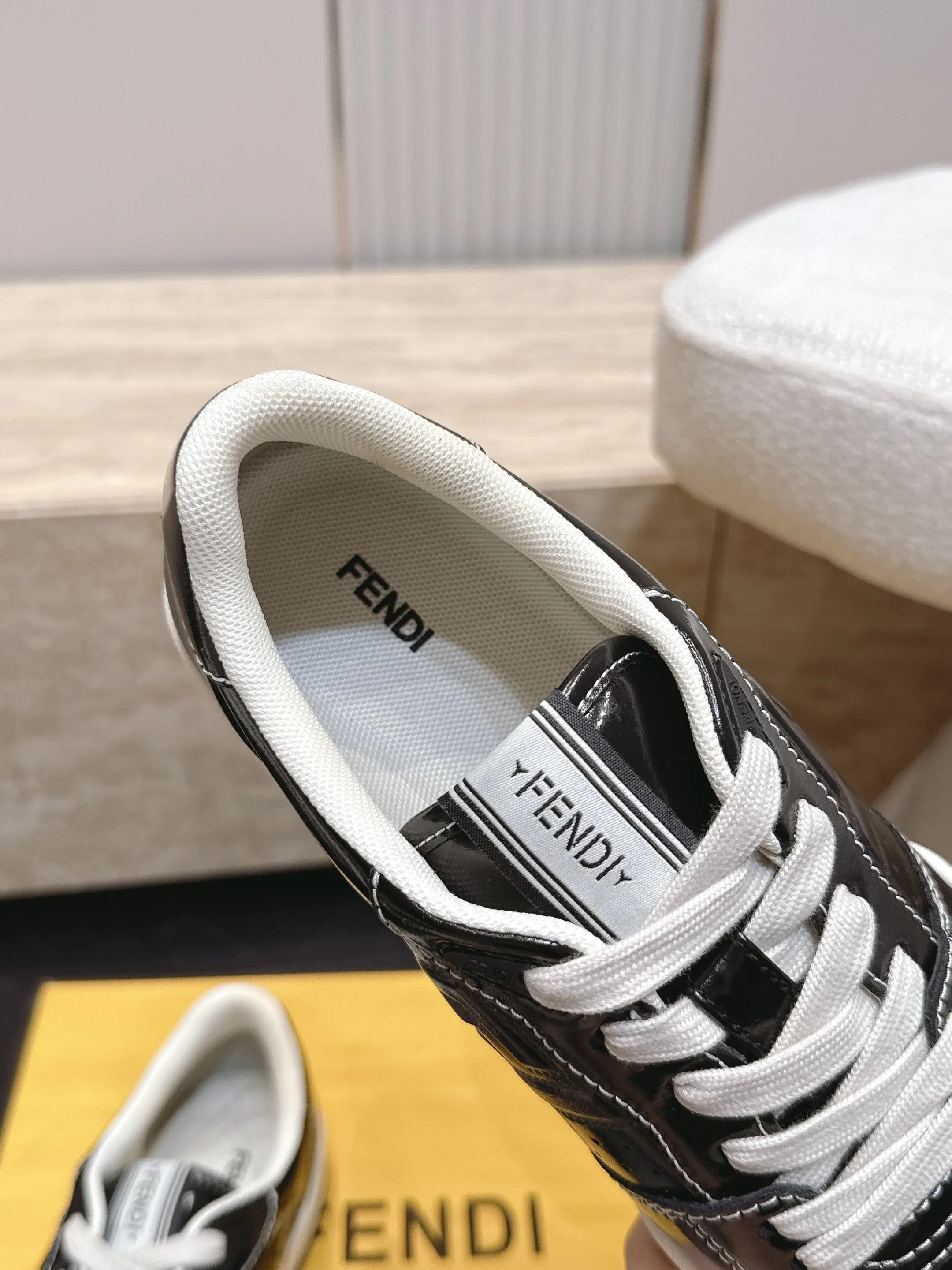Кроссовки Женские Fendi 17682041