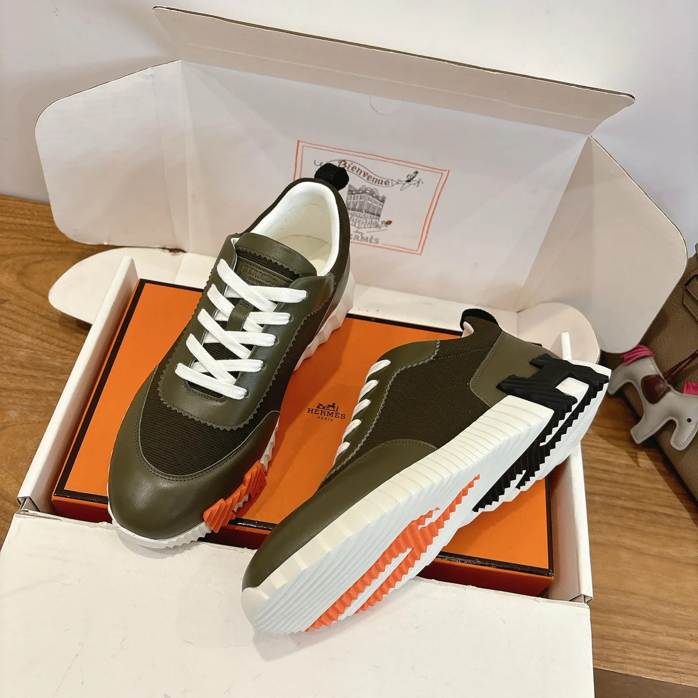 Кроссовки Женские Hermes 18729603