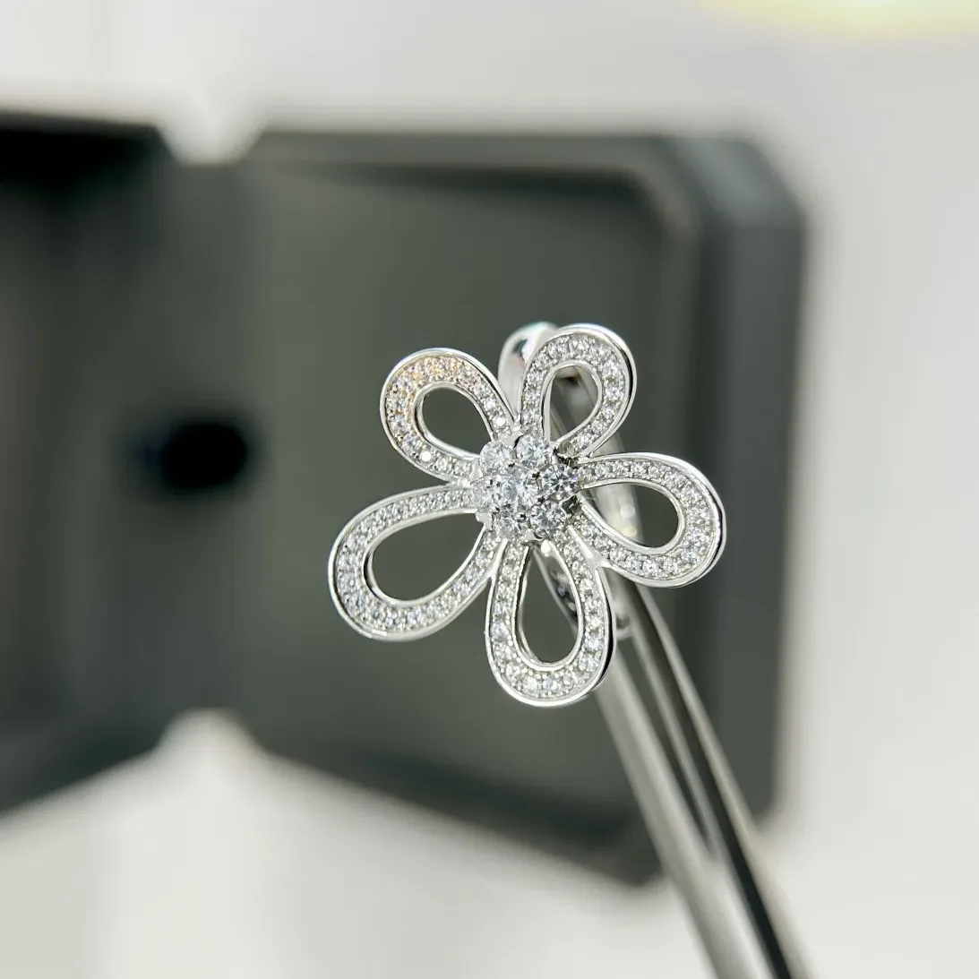 Бижутерия Van Cleef & Arpels 260505