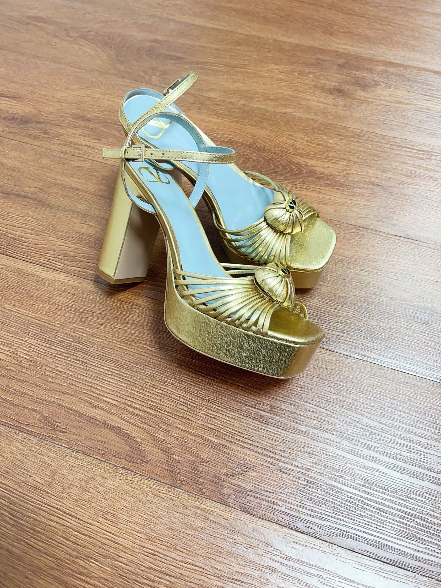 Босоножки Женские Valentino 10994249