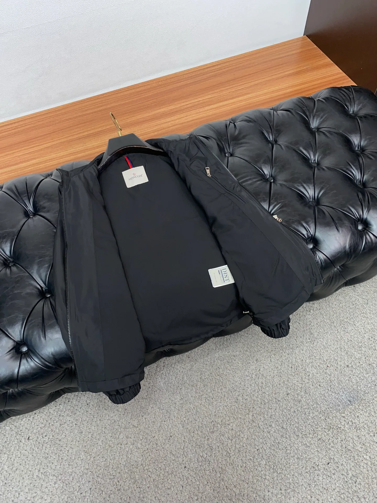 Куртки И Пуховики Мужские Moncler 11523278