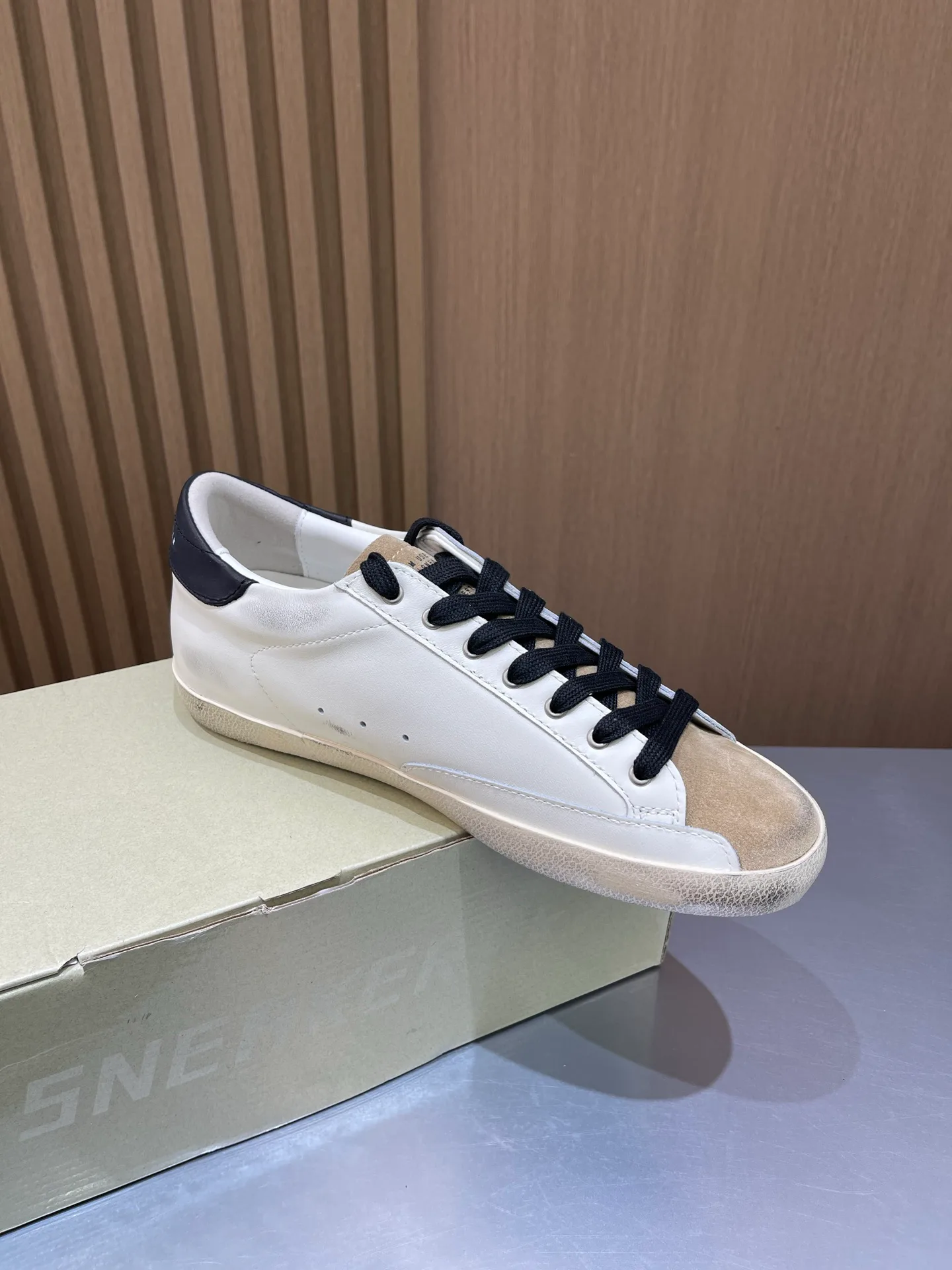 Кроссовки Женские Golden Goose 19466445