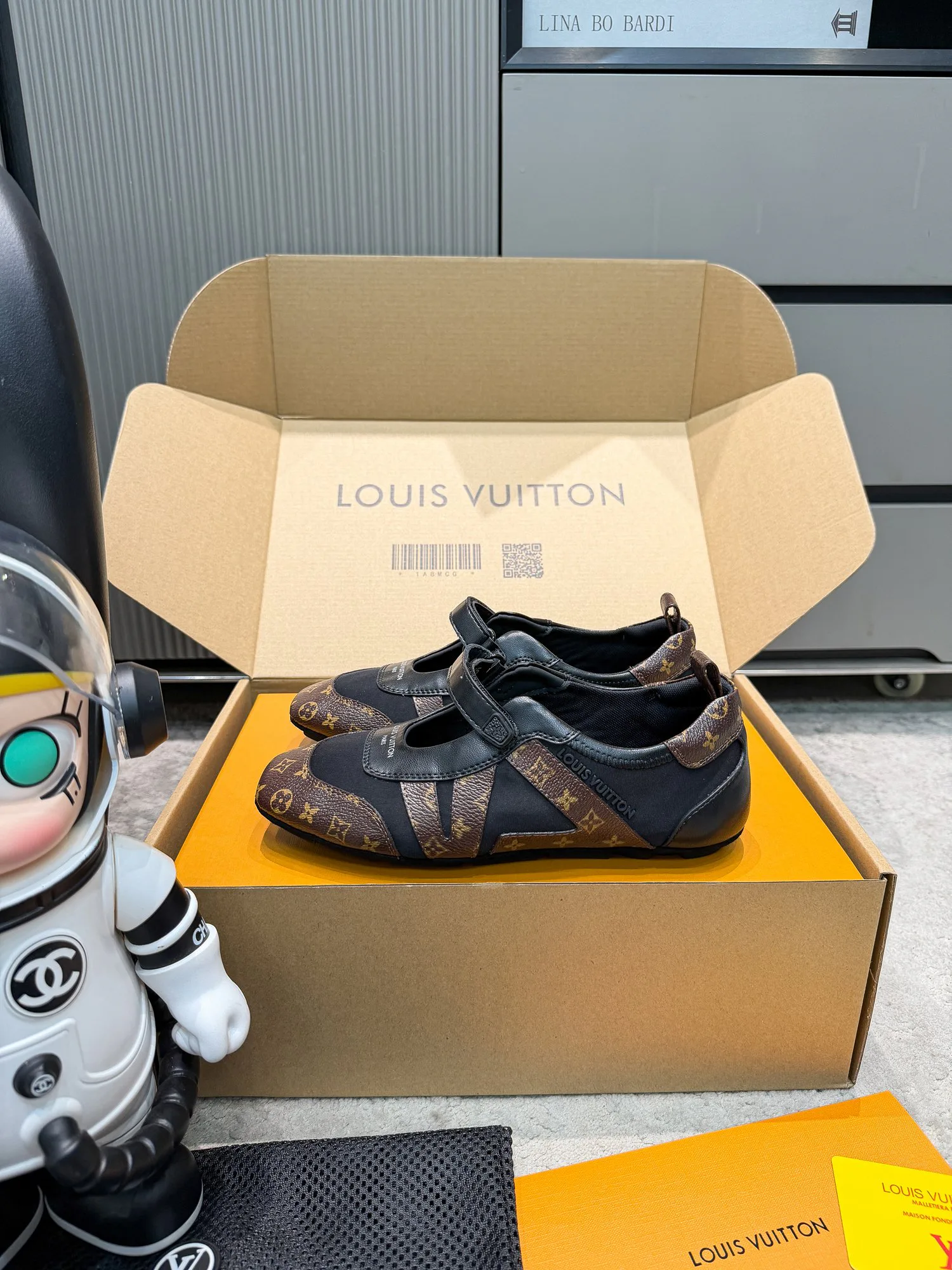 Кроссовки Женские Louis Vuitton 19043352