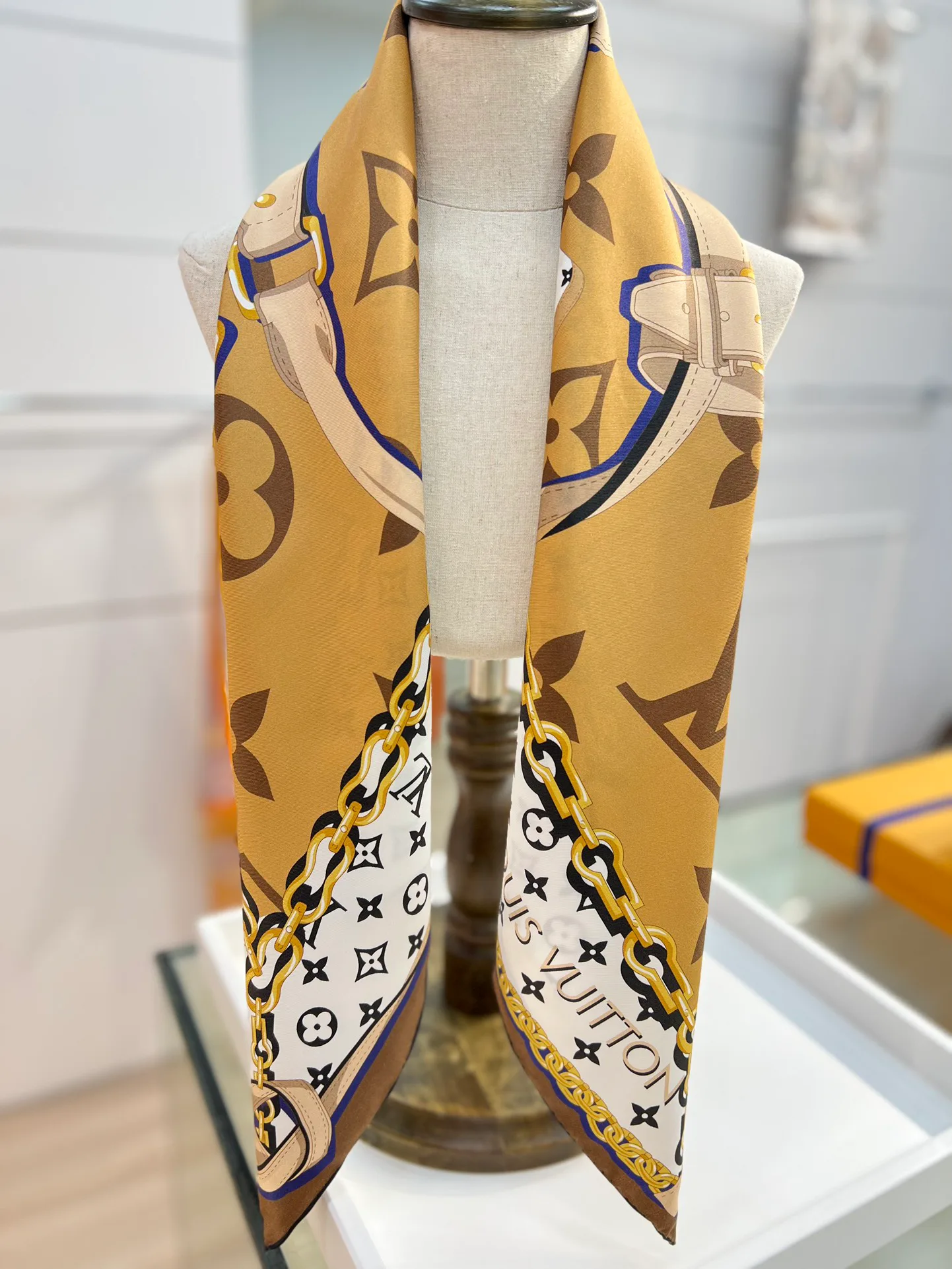 Шарфы Louis Vuitton 16232