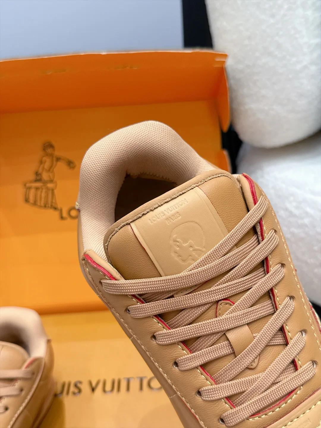 Кроссовки Женские Louis Vuitton 18406489
