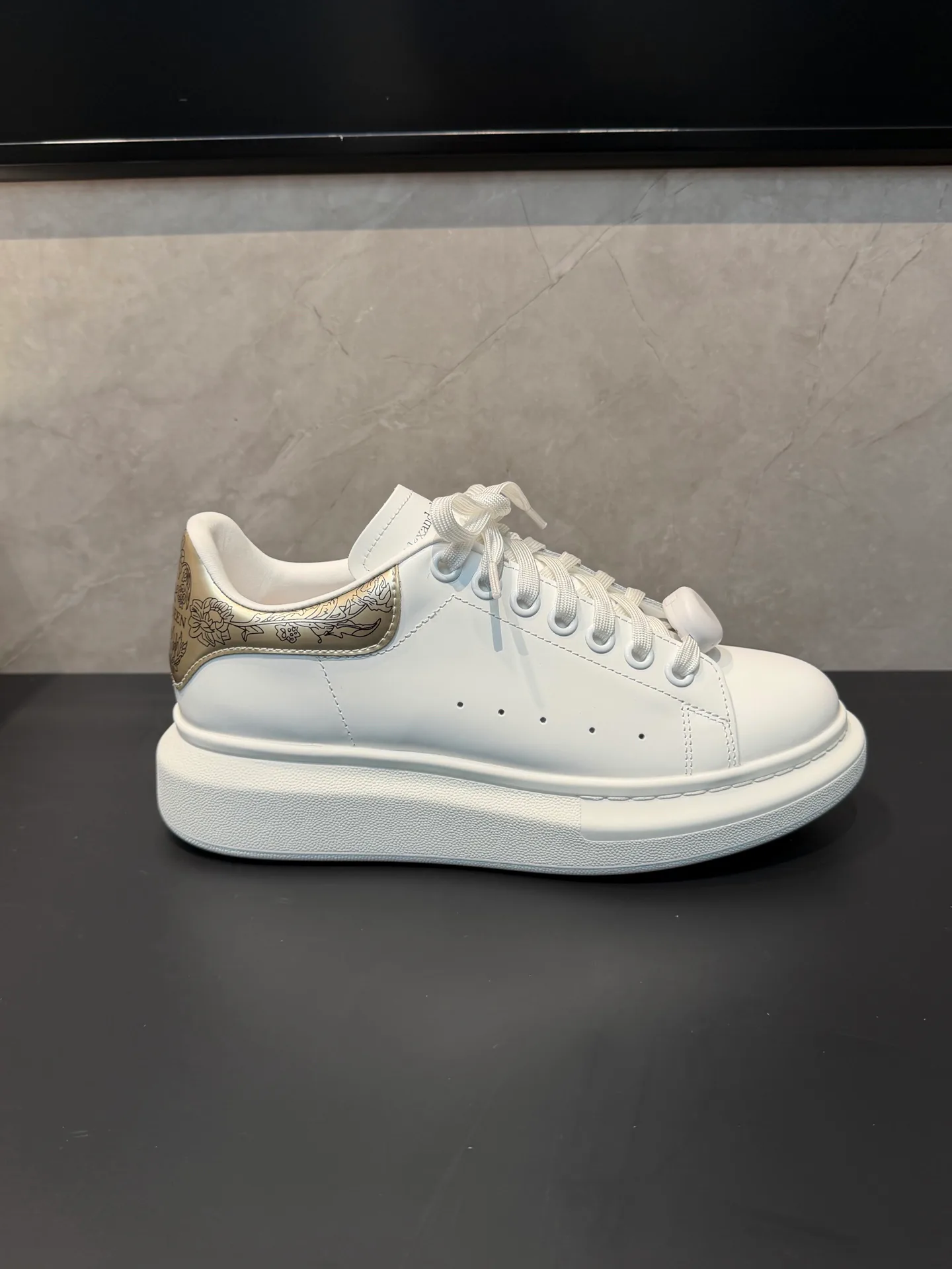 Кроссовки Женские Alexander Mcqueen 18363915