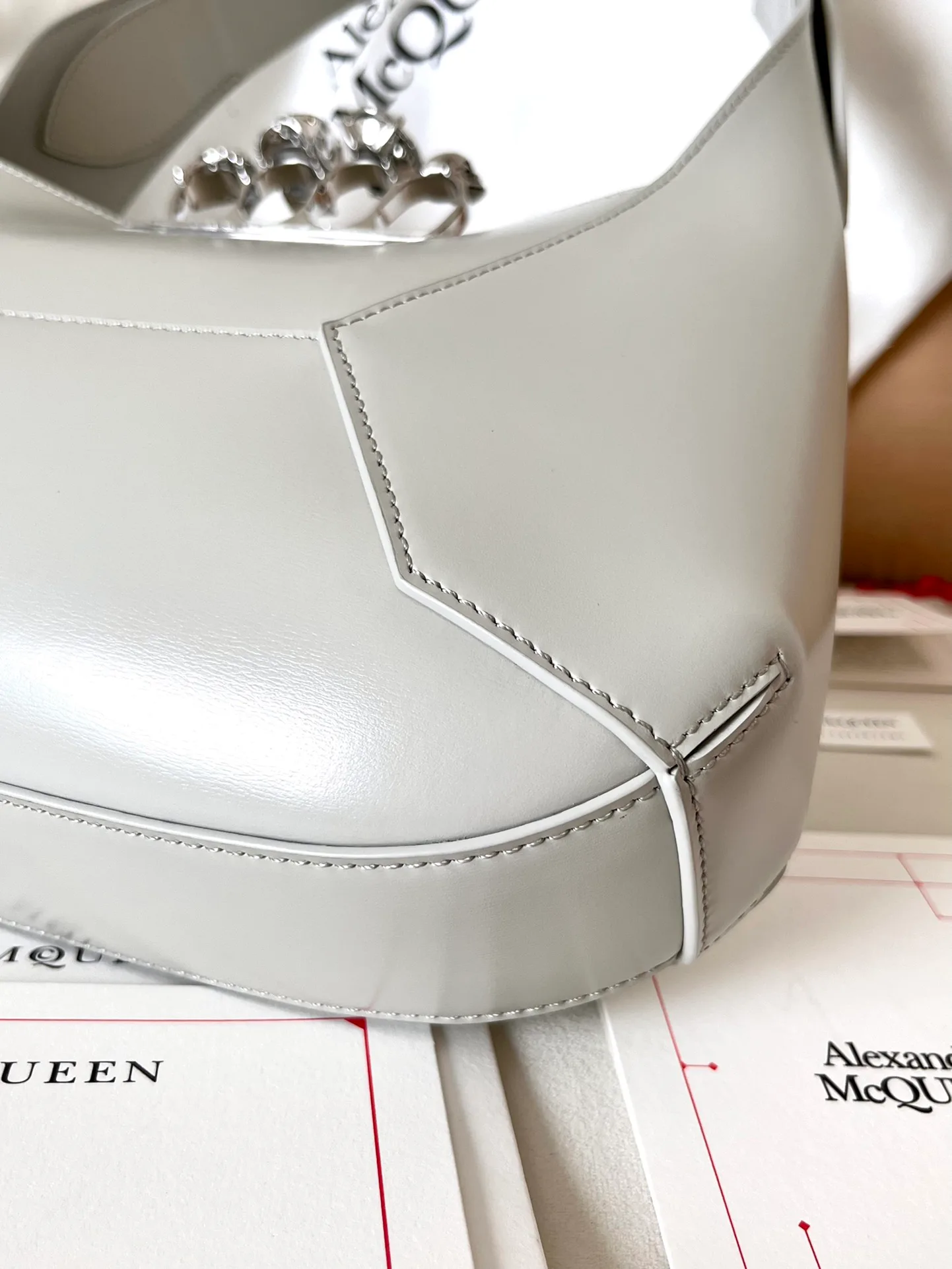 Сумки На Ремне Женские Alexander Mcqueen 11472531