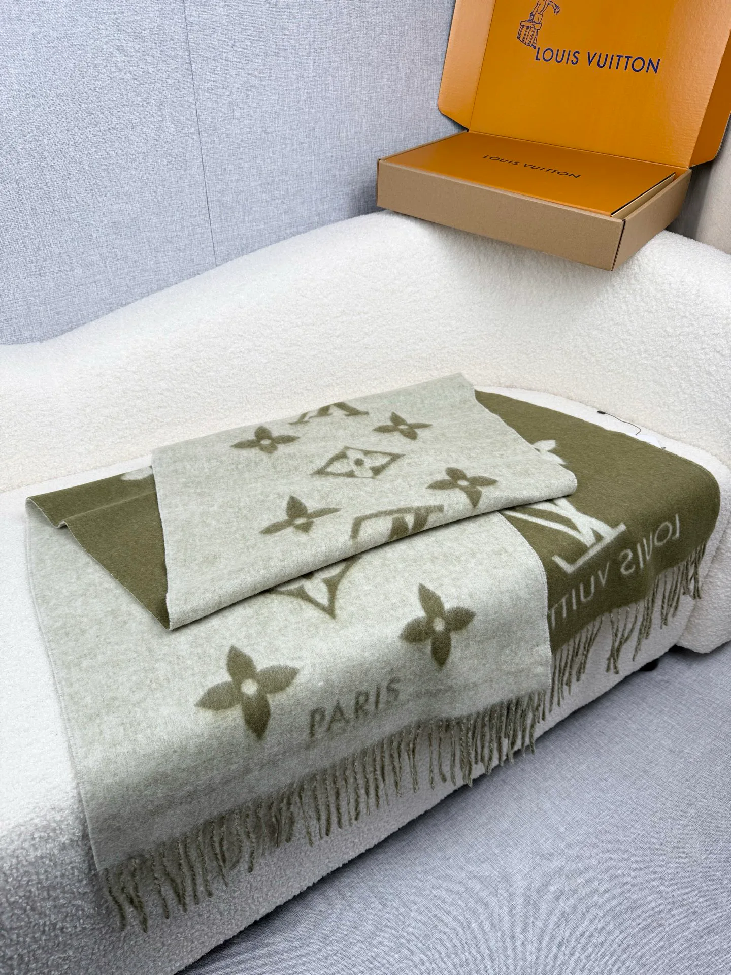 Шарфы Louis Vuitton 895111