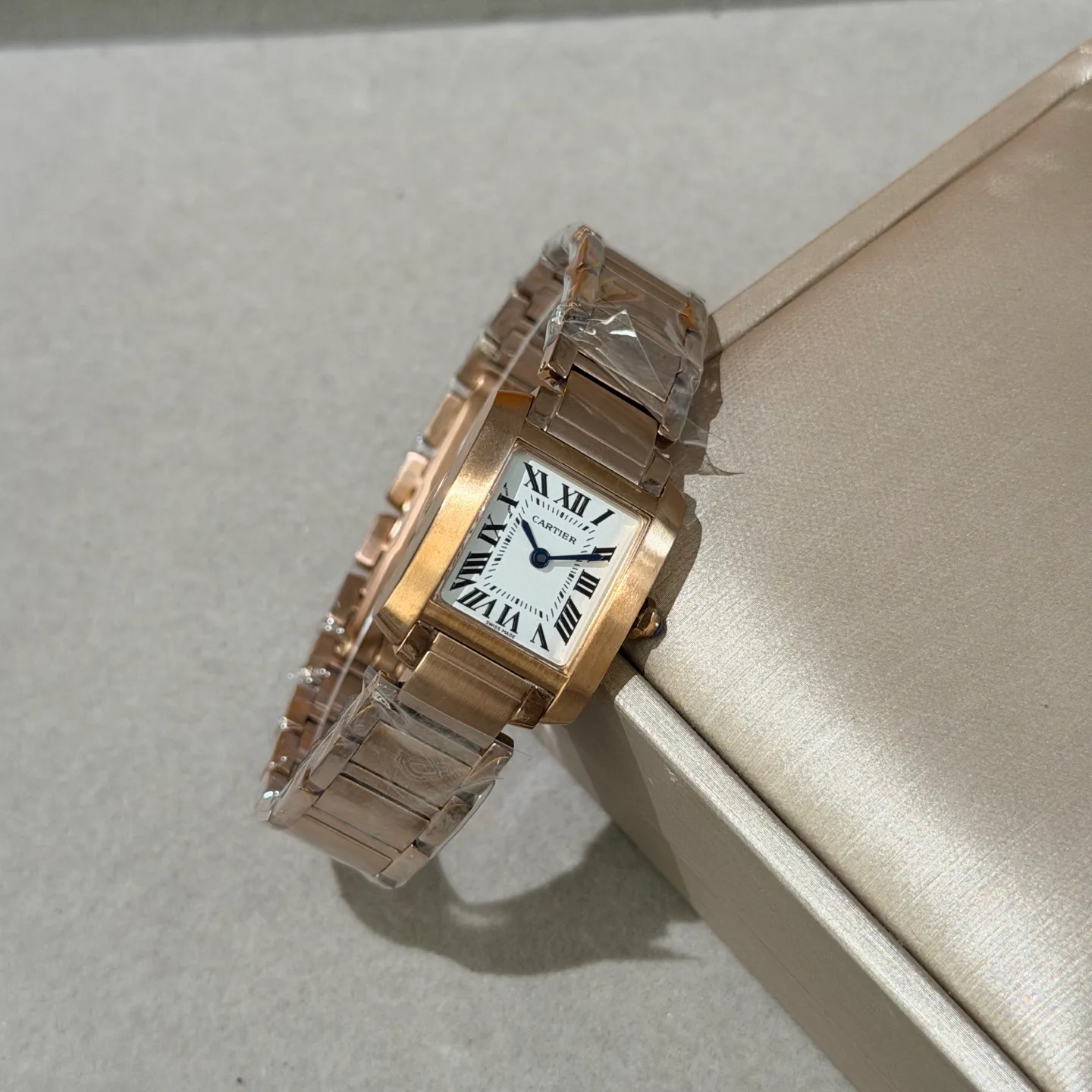 Часы Женские Cartier 17650367