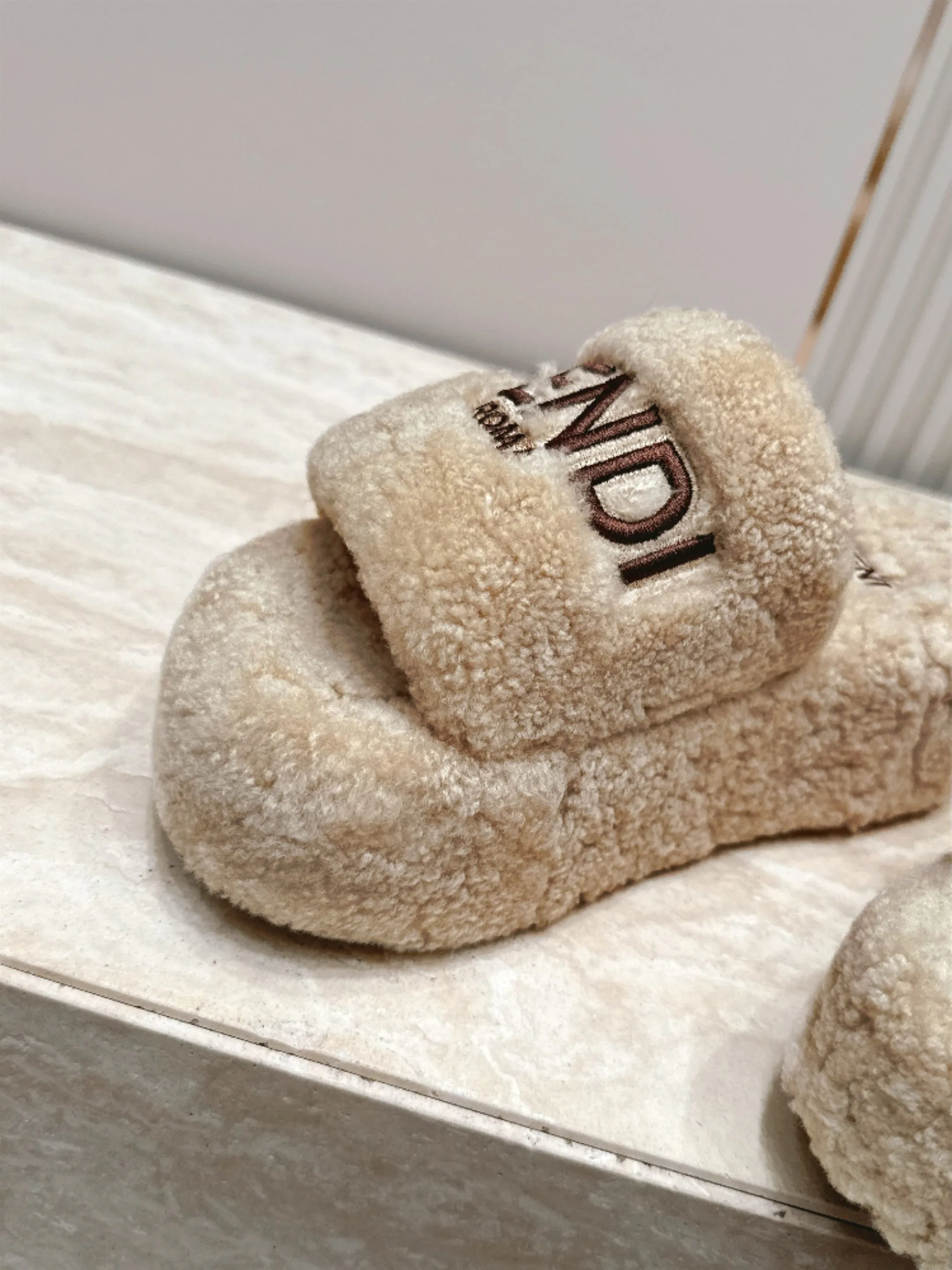 Тапочки Женские Fendi 18737610