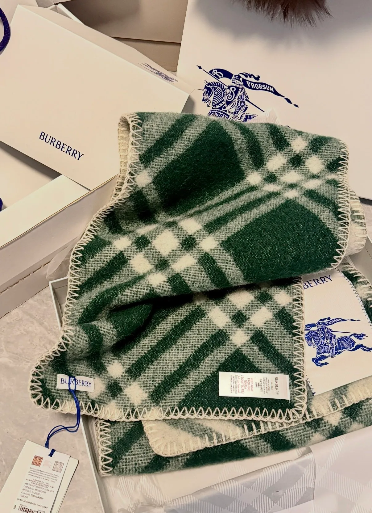 Шарфы Burberry 18626966
