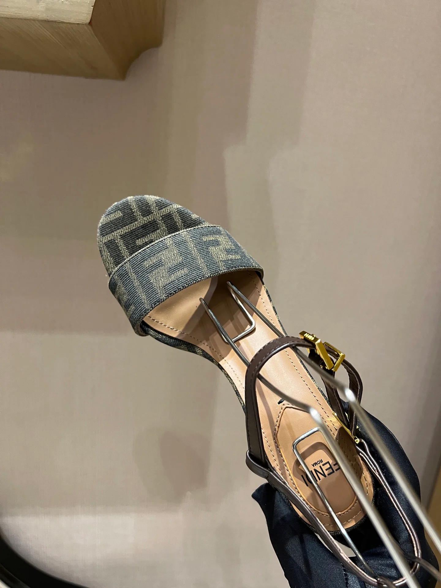 Босоножки Женские Fendi 9288981