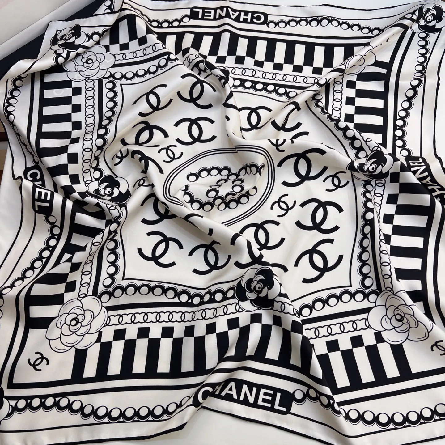 Платки Chanel 5021496