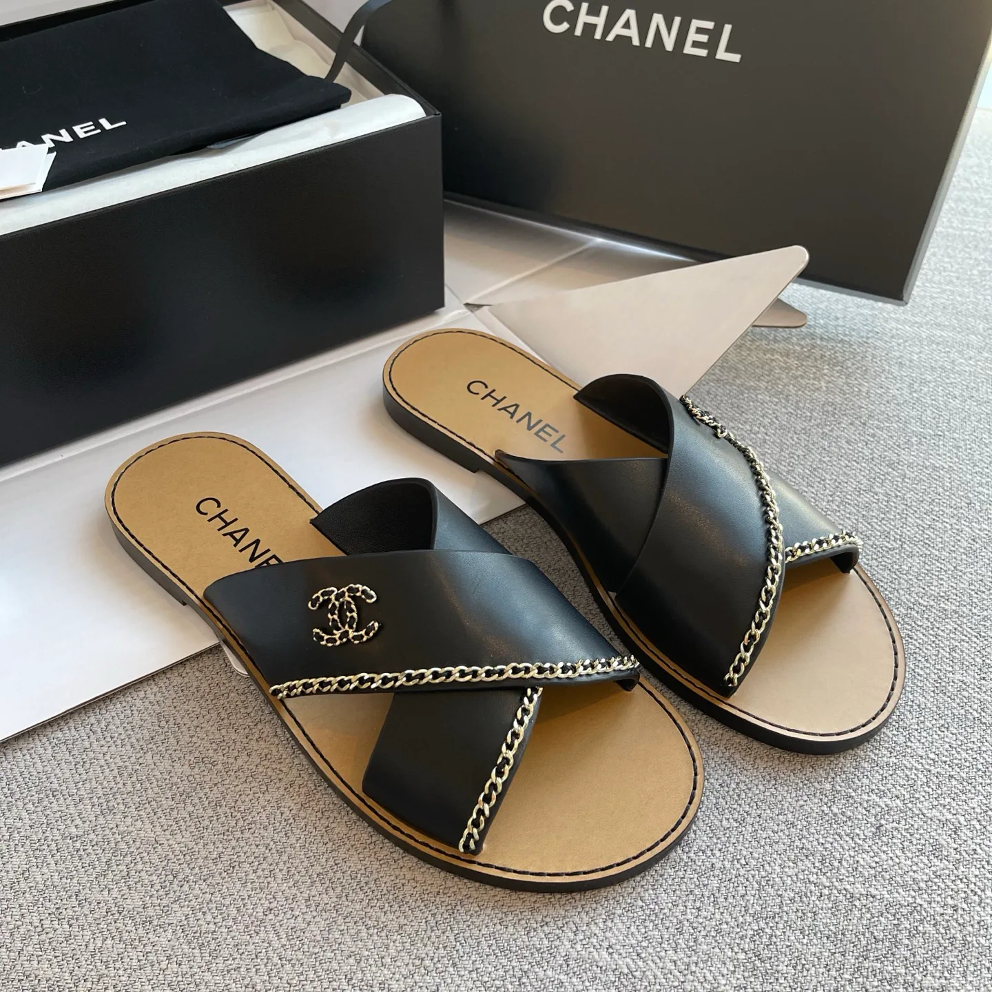 Шлепанцы Женские Chanel 11357532