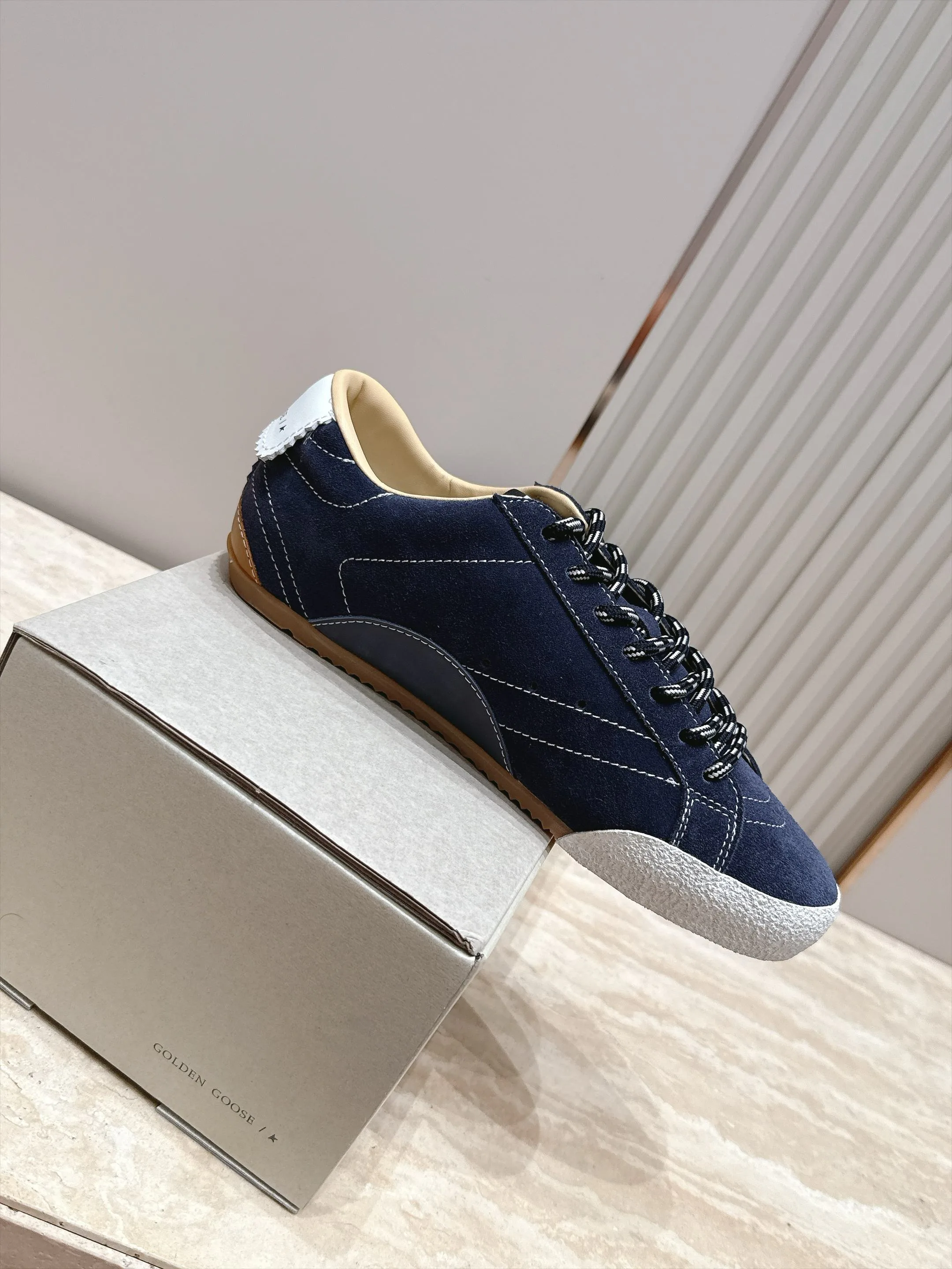 Кроссовки Женские Golden Goose 18420765