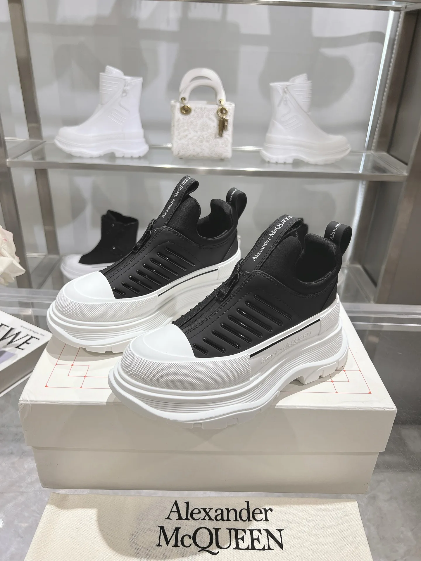 Кроссовки Женские Alexander Mcqueen 18740875