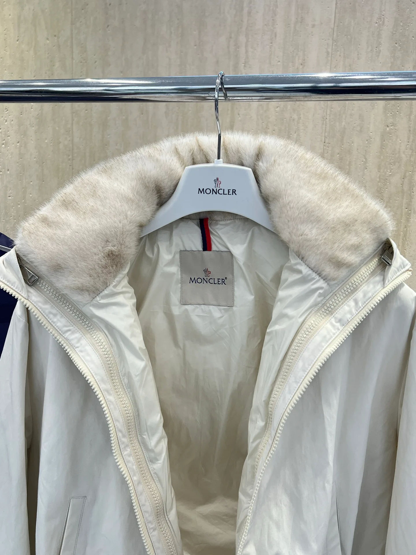 Куртки И Пуховики Женские Moncler 17959167