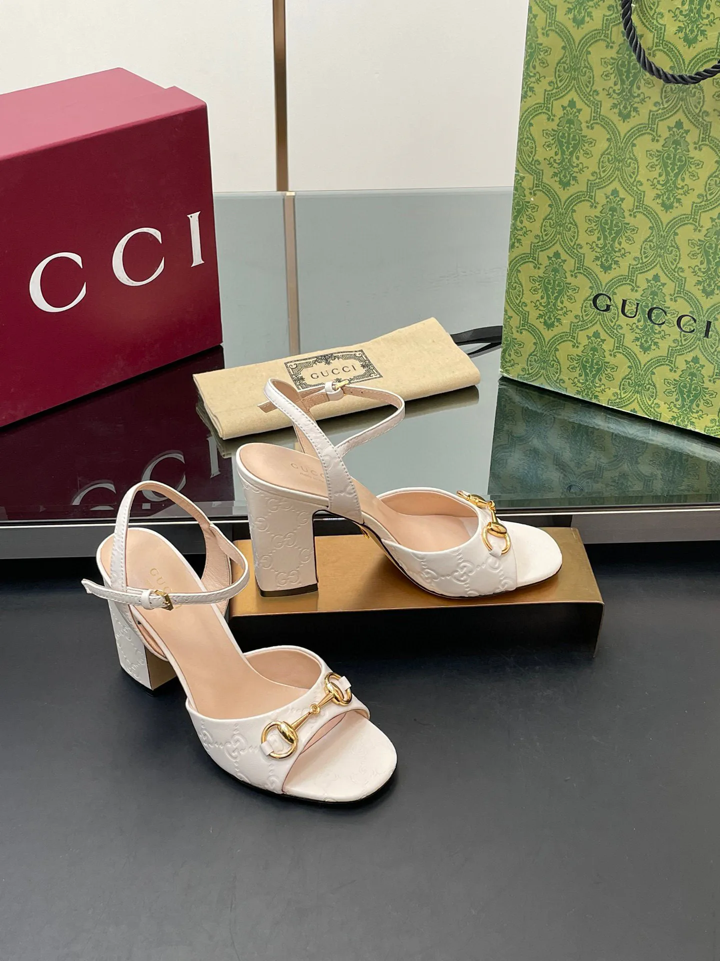 Босоножки Женские Gucci 17614709