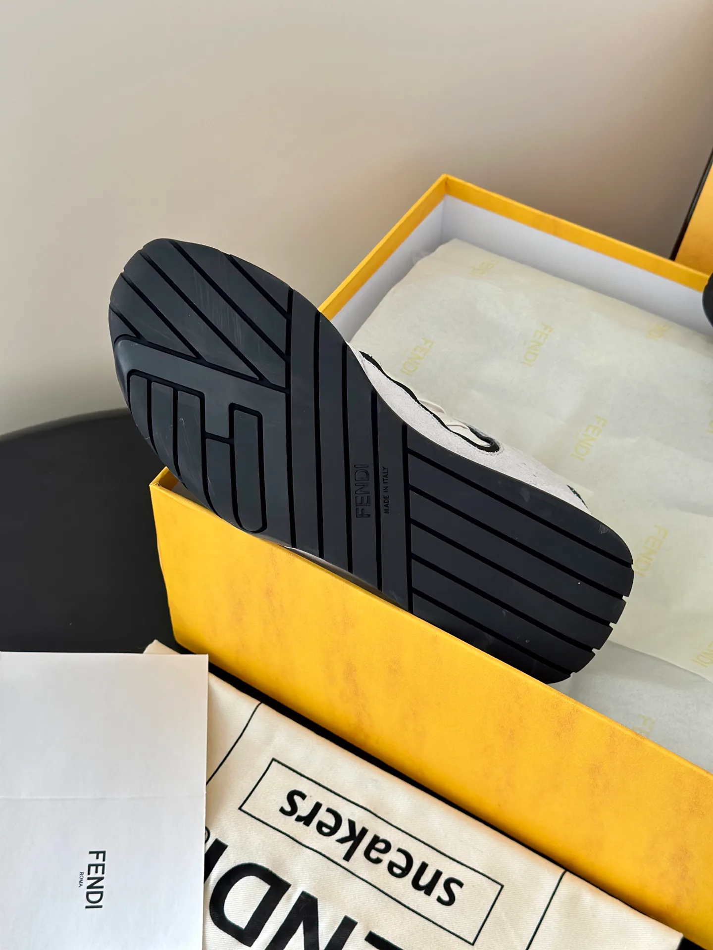 Кроссовки Женские Fendi 11886716