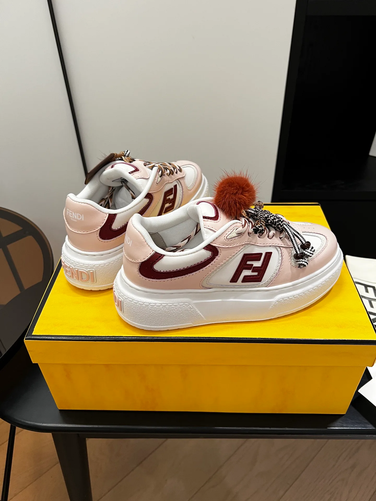 Кроссовки Женские Fendi 515271