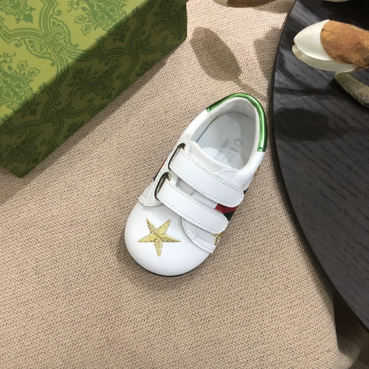 Кроссовки Женские Gucci 18696782
