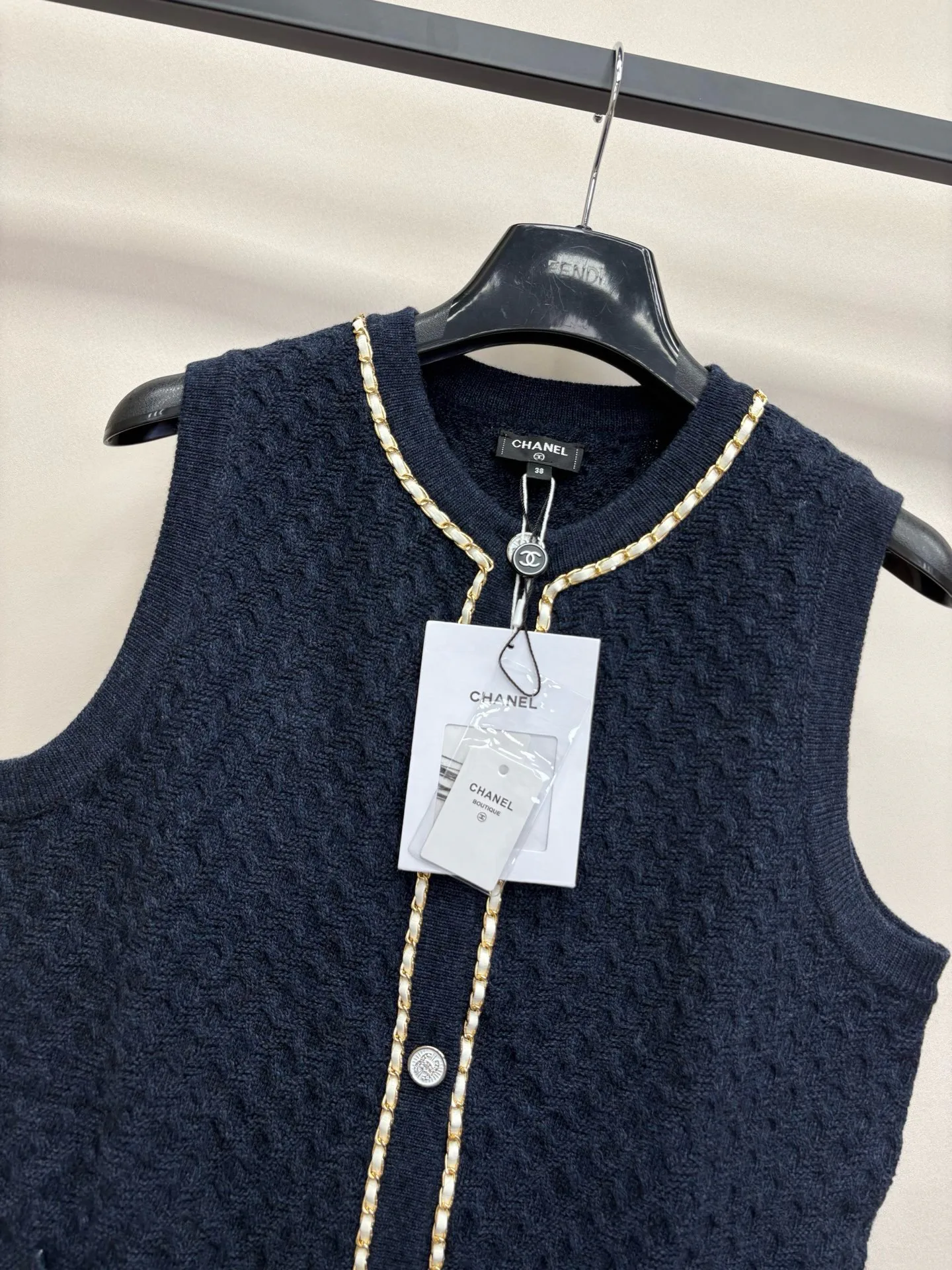 Жилеты Женские Chanel 18057534