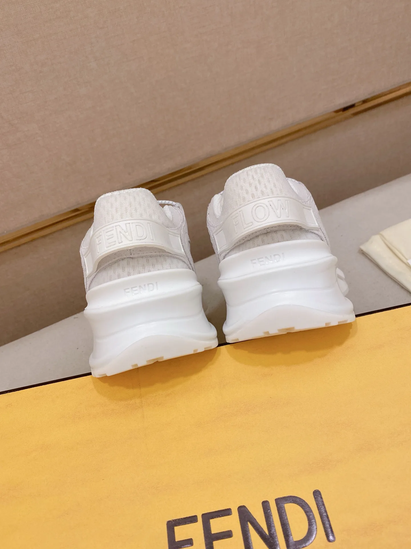 Кроссовки Женские Fendi 211550