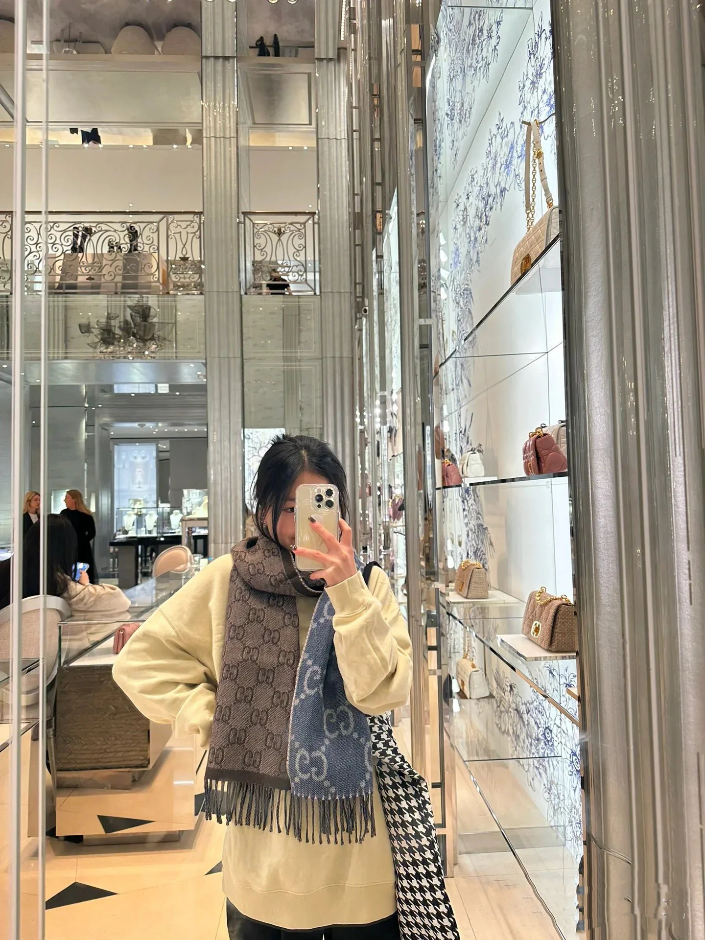 Шарфы Gucci 18105485