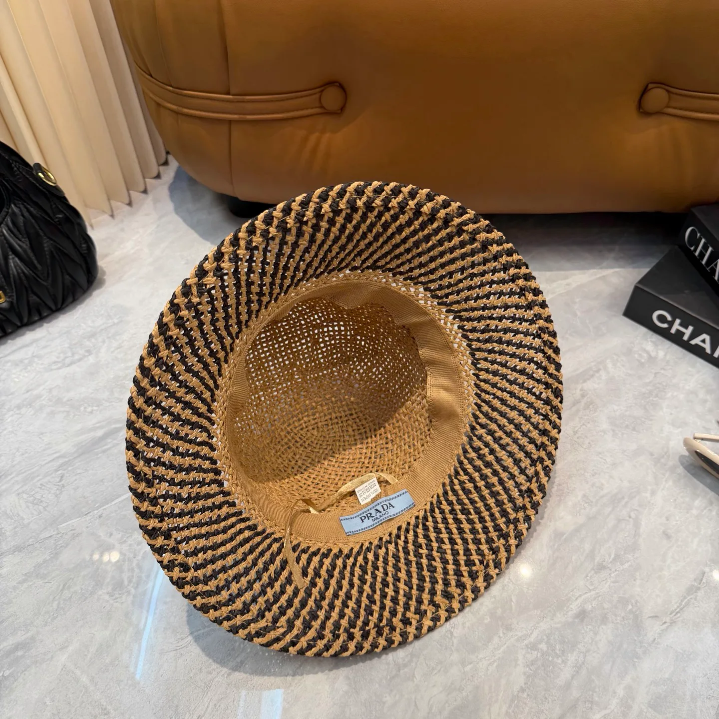Головные Уборы Prada 17604941