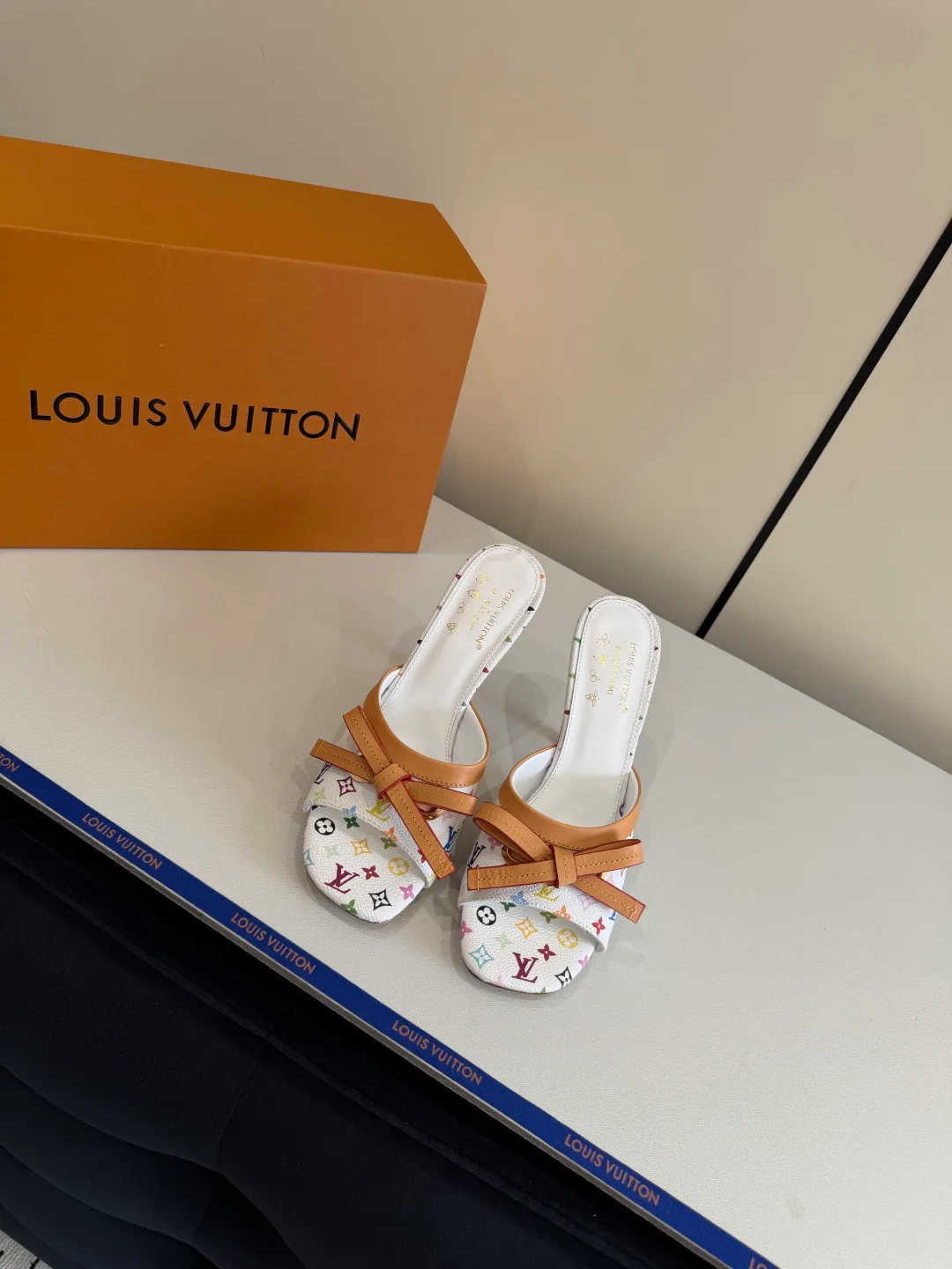 Босоножки Женские Louis Vuitton 11497703