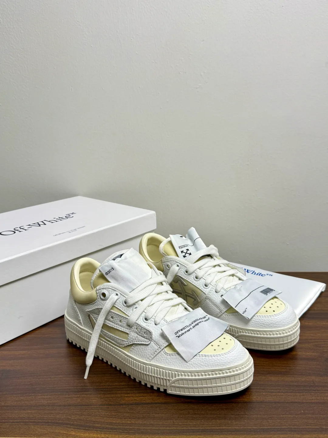 Кроссовки Женские Off-White 18943154